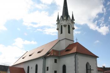 Kostel od jihovýchodu ( © Ivan Grisa 05/2010)
