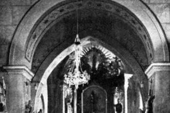 pohled do presbytáře (© Antonín Cechner: Soupis památek historických a uměleckých v Čechách, sv. 42 Politický okres kaplický, Archaelogická komise při České akademii věd a umění, , Praha 1921)