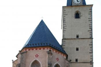 presbytář kostela od východu (© Pavel Zany Komárek 2. 5. 2009)