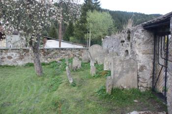 Náhrobky v jihovýchodním koutě hřbitova ( © Ivan Grisa 05/2010)