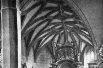 pohled do presbytáře počátkem 20. století (© Antonín Cechner: Soupis památek historických a uměleckých v Čechách, sv. 42 Politický okres kaplický, Archaelogická komise při České akademii věd a umění, , Praha 1921)