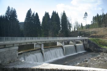Přehrada (© Václav Tomášek, 04/2009)