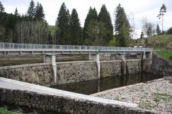 Horní část povodní strany hráze ( © Ivan Grisa 05/2010)