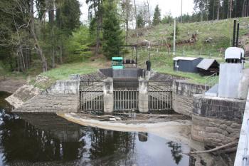 Vtokový objekt elektrárny z hráze ( © Ivan Grisa 05/2010)