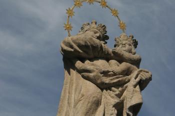 Barokní mariánské sousoší po restaurování detail sv. P. Marie (© František Šrámek, 08/2011)