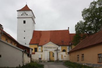 Kostel od jihu (© Ivan Grisa 05/2010)