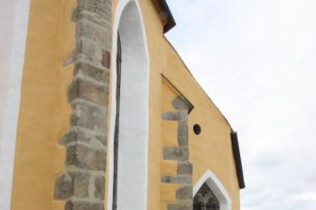 Jižní bok presbytáře ( © Ivan Grisa 05/2010)