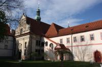 klášter křižovníků s červenou hvězdou (minoritů a klarisek) s kostelem Božího těla