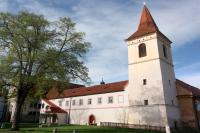 klášter křižovníků s červenou hvězdou (minoritů a klarisek) s kostelem Božího těla