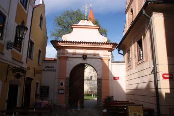 Vstupní brána na vnější nádvoří ( © Ivan Grisa 05/2010)