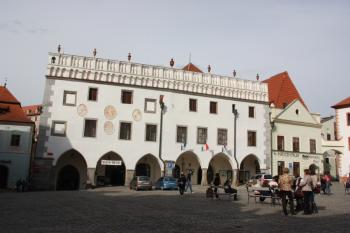 Hlavní průčelí z náměstí ( © Ivan Grisa 05/2010)