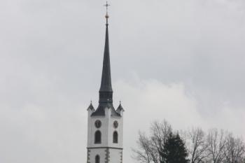 Kostel od západu z přívozu ( © Ivan Grisa 05/2010)