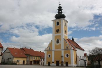 Kostel od západu ( © Ivan Grisa 05/2010)