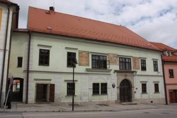 Hlavní průčelí ( © Ivan Grisa 05/2010)