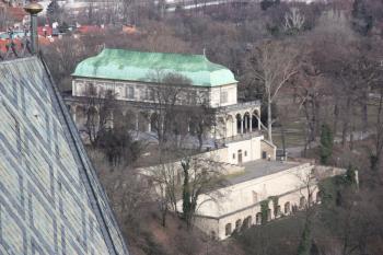 Letohrádek z velké věže svatovítské katedrály ( © Ivan Grisa 02/2011)
