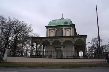 Severní průčelí během rekonstrukce balustrády ochozu (© Ivan Grisa, 03/2009)