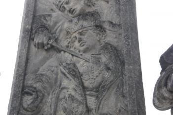 Reliéf s výjevem knížete Boleslava, vraždícího svatého Václava ( © Ivan Grisa 05/2010)