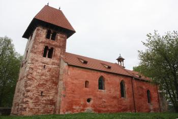 Kostel od jihu ( © Ivan Grisa 05/2010)