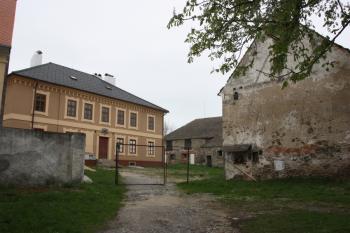 Farní dvůr ( © Ivan Grisa 05/2010)