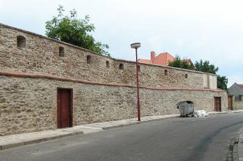 Vnitřní strana hradeb, Pivovarská ulice ( © Petr Turyna 07/2005)