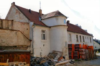 zámek od východu (© Pavel Zany Komárek 22. 4. 2010)