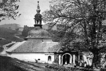 kaple před požárem r. 1898 ( © V. Babická, J. Hansová, M. Špinarová: Poutní kaple ve Studenci a v Rožmitále na Šumavě, Památky jižních Čech, NPÚ-ÚOP České Budějovice, 2008)