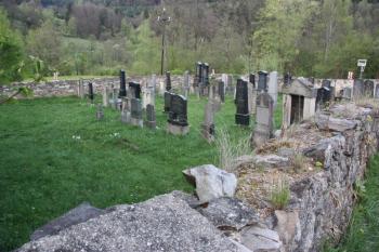 Hřbitov z cesty ke Studenci ( © Ivan Grisa 05/2010)