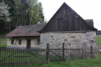Chalupa u hřbitova ( © Ivan Grisa 05/2010)
