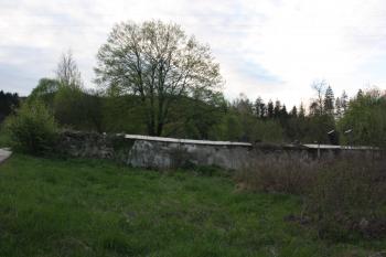 Hřbitov ze silnice od Rožmberka ( © Ivan Grisa 05/2010)