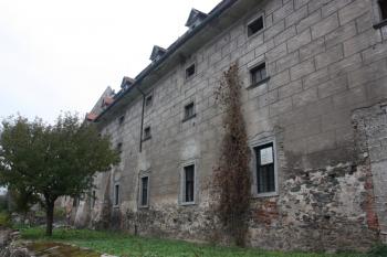 Jižní křídlo, bývalá rožmberská zbrojnice ( © Ivan Grisa 10/2011)
