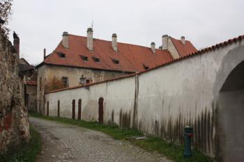 Přístup k někdejšímu sídlu Anny z Roggendorfu (ulice Nové Město) ( © Ivan Grisa 10/2011)