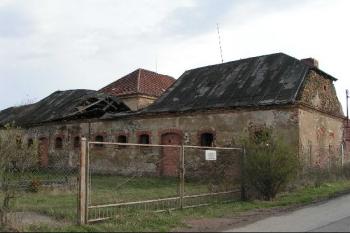 Severovýchodní křídlo ( © Petr Turyna 04/2004)