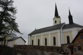 Kostel od jihu ( © Ivan Grisa 05/2010)