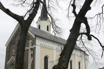 Kostel od jihozápadu ( © Ivan Grisa 05/2010)