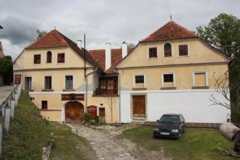 Bývalý klášterní mlýn od západu ( © Ivan Grisa 05/2010)