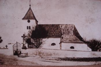 kostel ještě krytý břidlicí (©  05/2010 (z nástěnek u kostela))