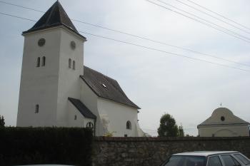 pohled od silnice (© Jaromír Schoffer, 05/2010)