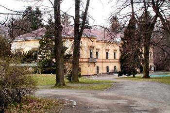 pohled od vstupní brány ( © Pavel Zany Komárek 11/04/2004)