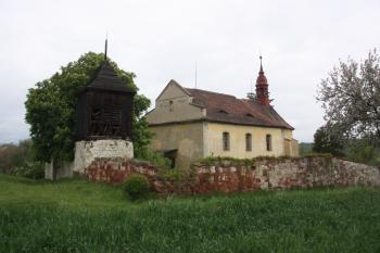 Kostel a zvonice od jihozápadu ( © Ivan Grisa 05/2010)
