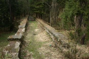 koryto náhonu na akvaduktu ( © Milan Caha 05/2010)