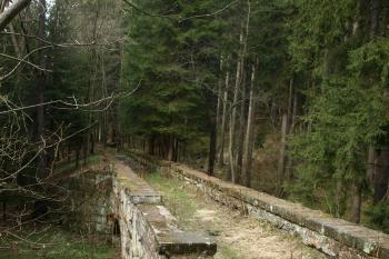 koryto akvaduktu ( © Milan Caha 05/2010)