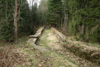 koryto akvaduktu ( © Milan Caha 05/2010)