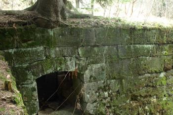 zařízení k upouštění vody z náhonu ( © Milan Caha 05/2010)