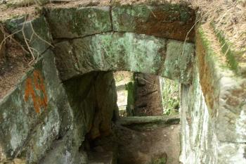 zařízení k upouštění vody z náhonu ( © Milan Caha 05/2010)