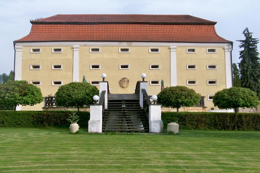 hřebčín Pecínov