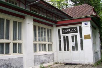Luhačovice – Nejhořejší budova areálu – Slatinné lázně (© Ivo Rozehnal, 05/2010)