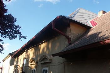 průčelí kláštera ( © Milan Caha 05/2010)