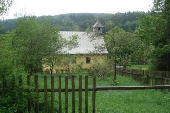 Kaple od horní silnice (© Jaromír Schoffer, 05/2010)