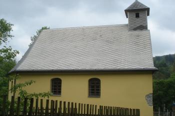 detailnější pohled od silnice  (© Jaromír Schoffer, 05/2010)