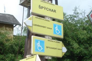 turistické značení (© Jaromír Schoffer, 05/2010)